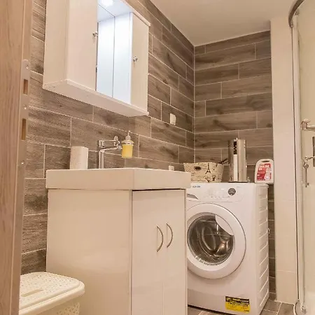 Luxury Lila House Under The Rocks Apartment *