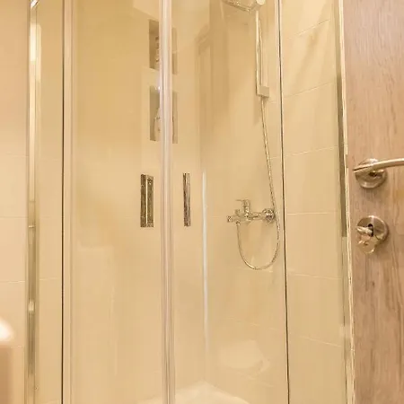 Luxury Lila House Under The Rocks Apartament