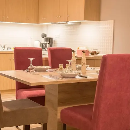 Luxury Lila House Under The Rocks *