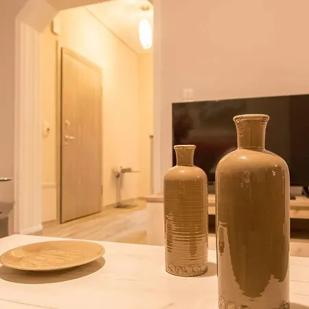 Luxury Lila House Under The Rocks Apartament *