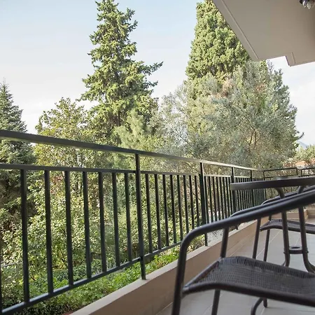 Luxury Lila House Under The Rocks * Kalambaka