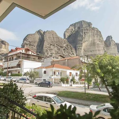 Luxury Lila House Under The Rocks