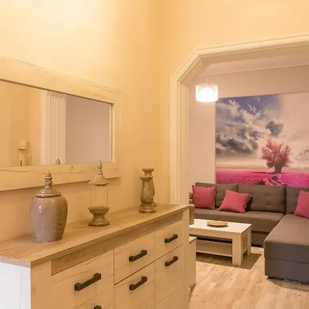 Luxury Lila House Under The Rocks * Kalambaka