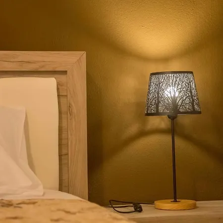 Luxury Lila House Under The Rocks