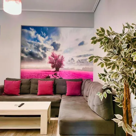 Luxury Lila House Under The Rocks Apartment
