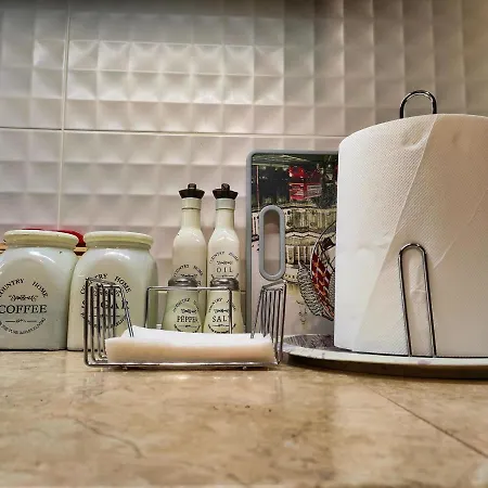 Luxury Lila House Under The Rocks