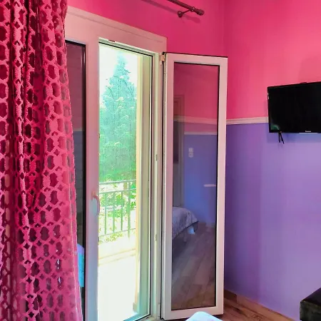 Luxury Lila House Under The Rocks Kalambaka