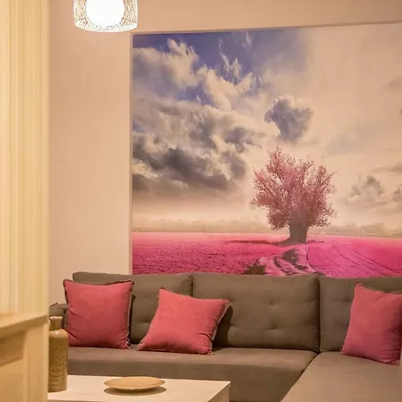 Luxury Lila House Under The Rocks