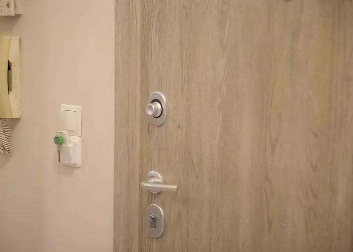 Luxury Lila House Under The Rocks Apartment