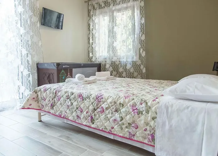 Luxury Lila House Under The Rocks * Kalambaka