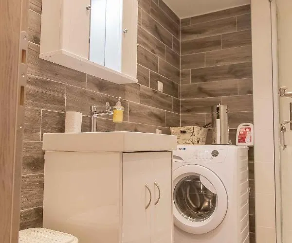 Luxury Lila House Under The Rocks Apartament *