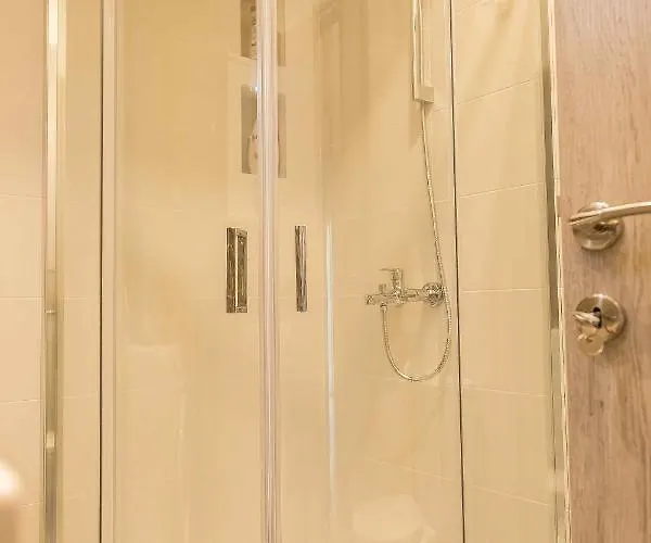 Luxury Lila House Under The Rocks Apartament