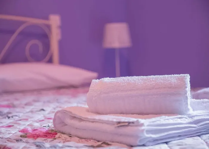 Apartment Luxury Lila House Under The Rocks