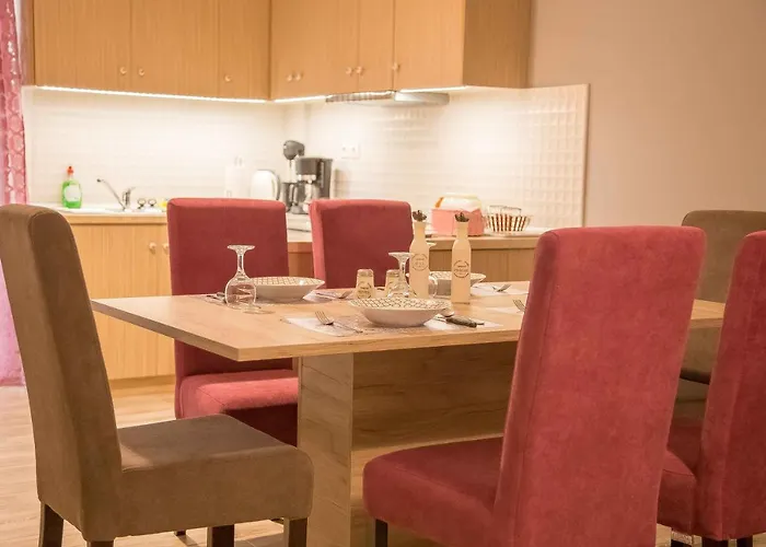 Luxury Lila House Under The Rocks *