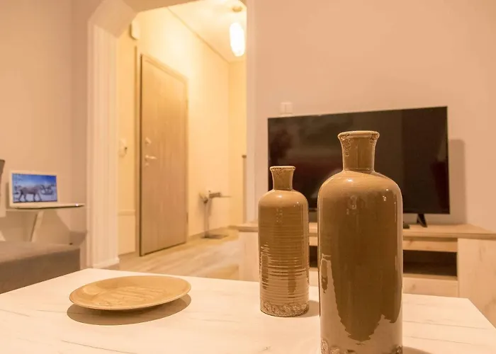 Luxury Lila House Under The Rocks Apartment *