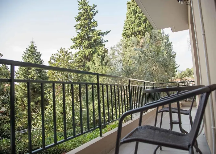 Luxury Lila House Under The Rocks * Kalambaka