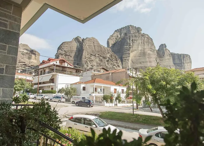 Luxury Lila House Under The Rocks