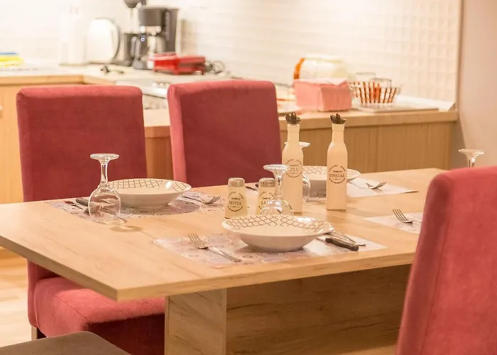 Luxury Lila House Under The Rocks