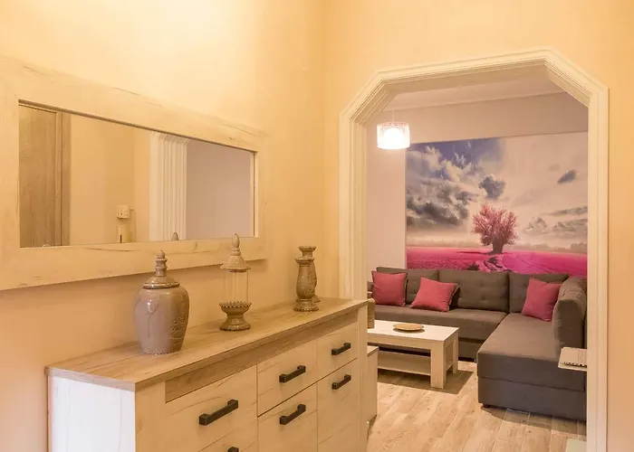 Luxury Lila House Under The Rocks * Kalambaka