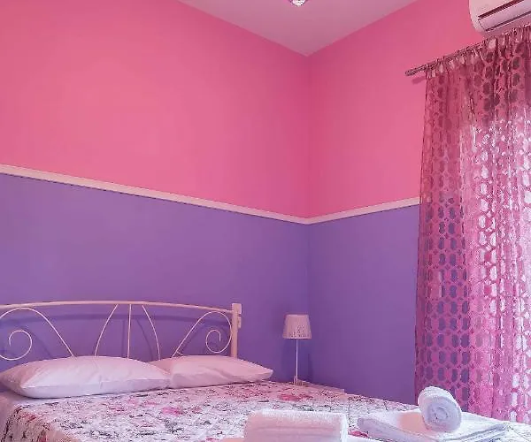 Luxury Lila House Under The Rocks * Kalambaka