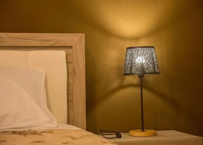 Luxury Lila House Under The Rocks