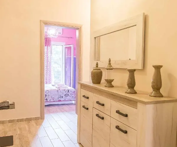 Apartament Luxury Lila House Under The Rocks