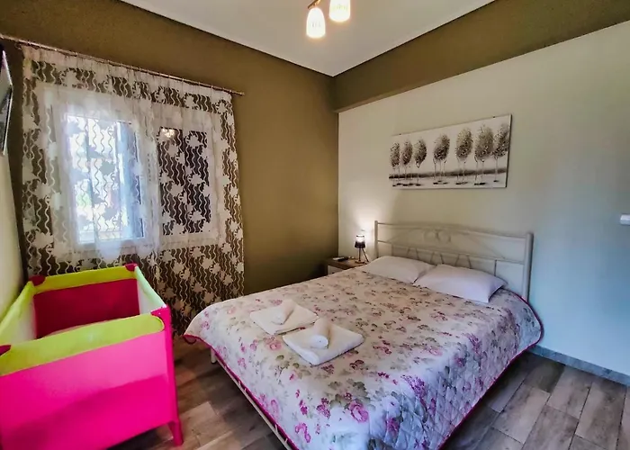 Luxury Lila House Under The Rocks