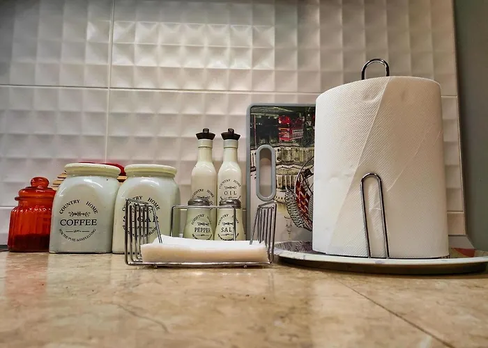 Luxury Lila House Under The Rocks