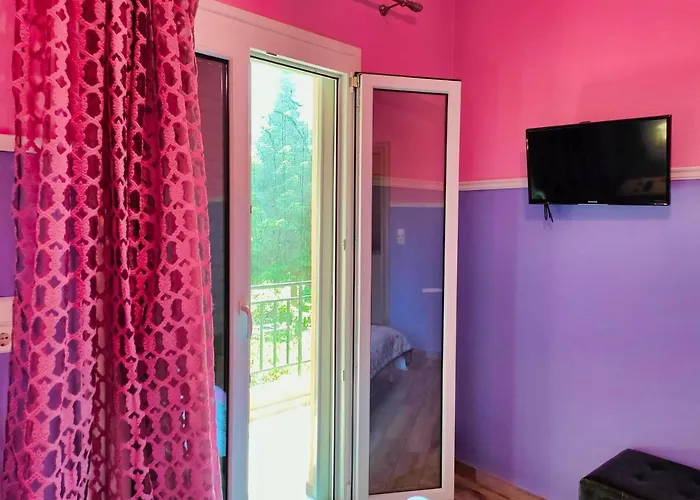 Luxury Lila House Under The Rocks Kalambaka