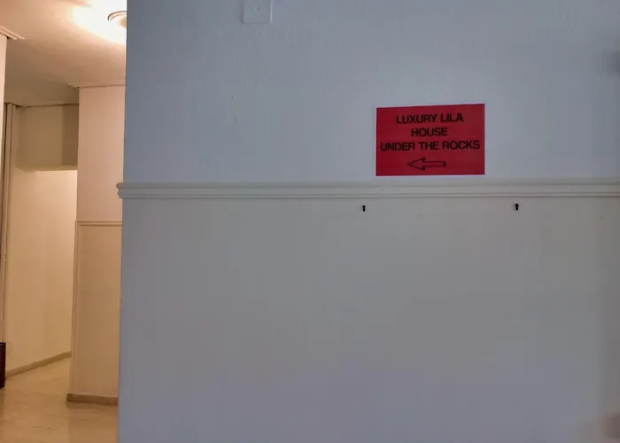 Luxury Lila House Under The Rocks