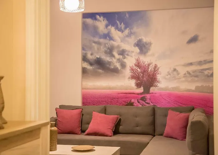 Luxury Lila House Under The Rocks